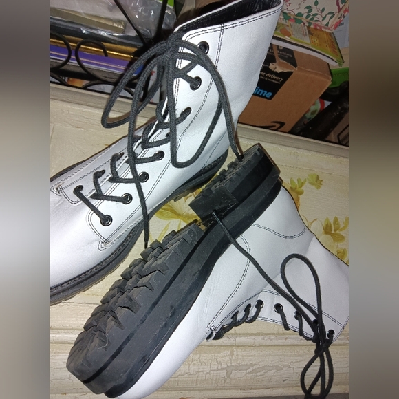 White Combat boots Dr. Marten style - Picture 3 of 5